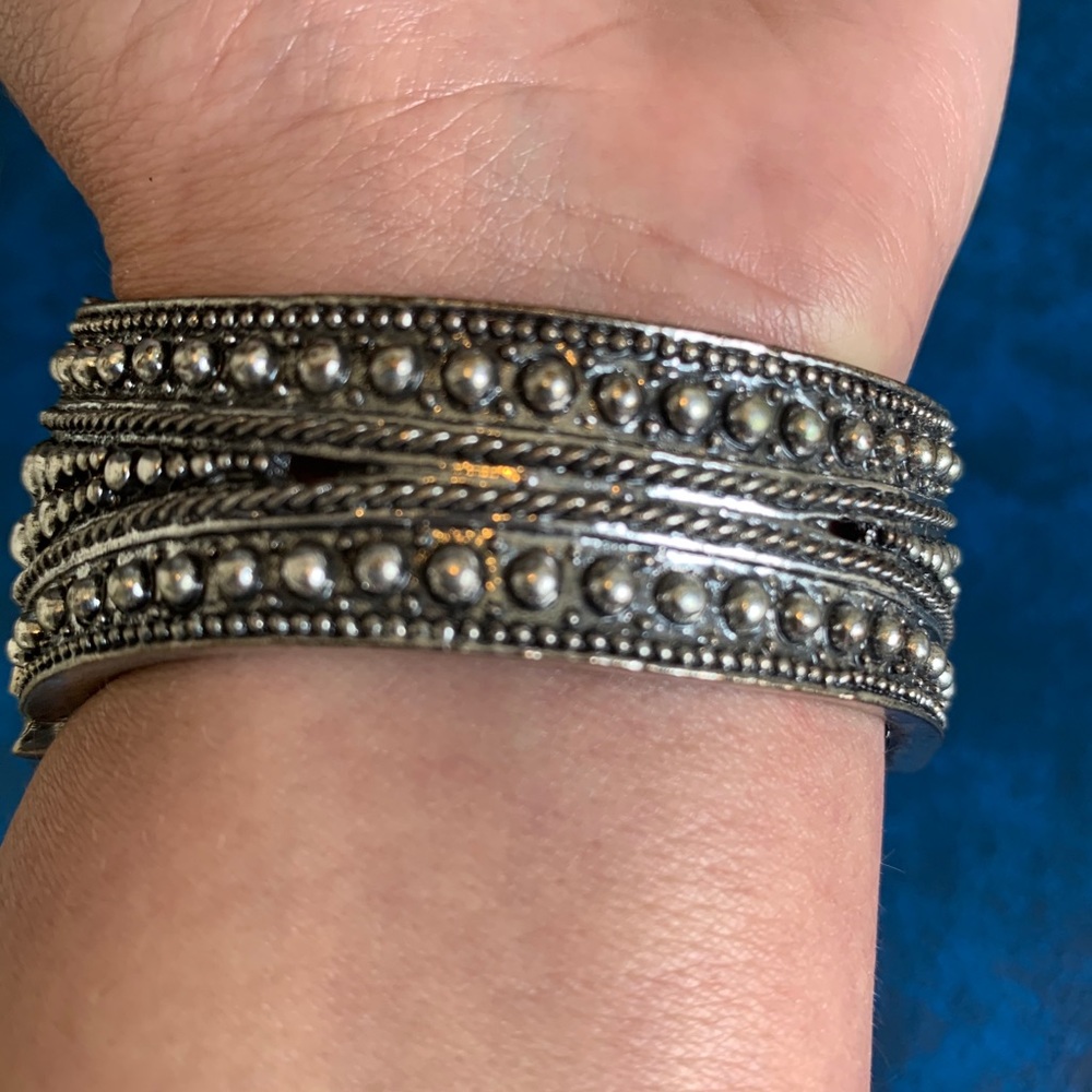 Cuff - Picture 6 of 8